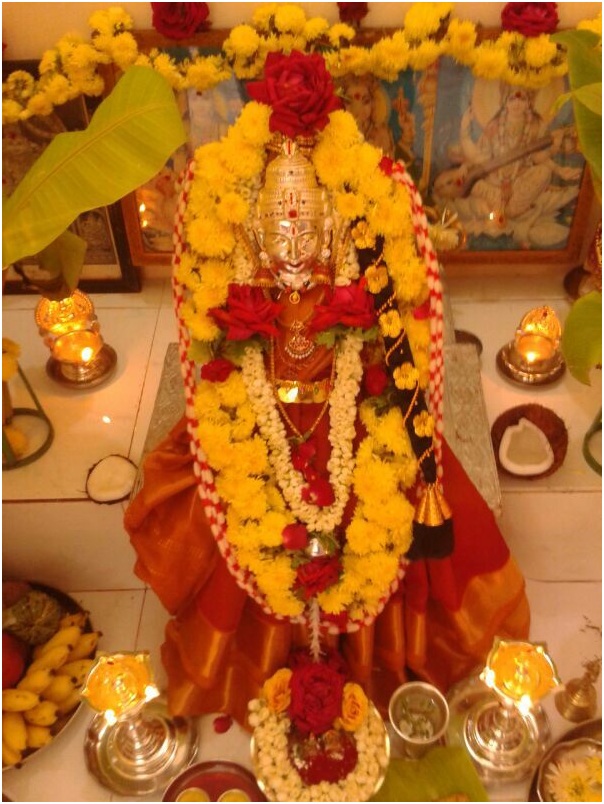 Are you excited for Varamahalakshmi Decoration Ideas at home for 2023 ?
Then you are at the right place. Varamahalakshmi Festival is a Hindu ritual to appease the Goddess Lakshmi,
check out this pujanpujari.com/varamahalakshm…
#pujanpuja #pujaitems #varamahalakshmi #puja