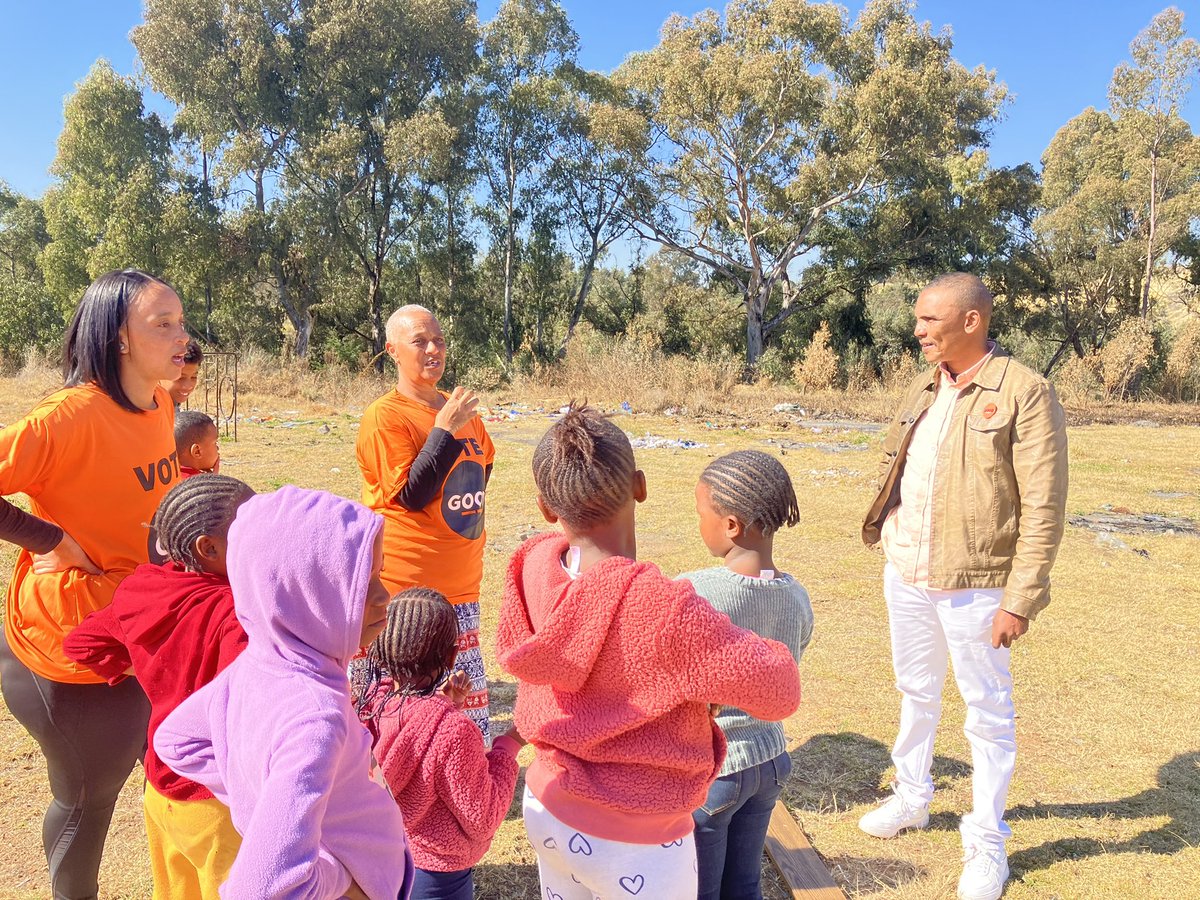 LloydCoj's tweet photo. #GoodMondays: We are in Riverlea this morning on an anti-drug campaign while we also sign up members to help us build #GoodCommunities. https://t.co/SHlwaOT8Uj