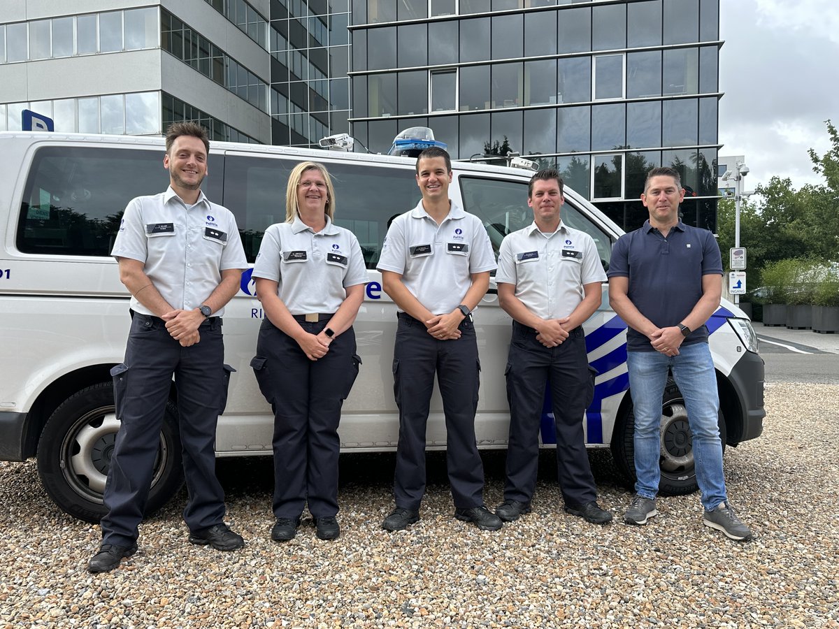 Ooit startten deze vijf collega's als inspecteur in ons politiekorps. Na 9 maanden opleiding in de <a href="/WVL_PS/">West-Vlaamse Politieschool</a>  keren ze met veel goesting terug naar de PZ RIHO als hoofdinspecteur. We zijn blij dat jullie terug zijn! Welkom Thomas, Evelyn, Brecht, Willem en Wesley! #Eenjobmetimpact