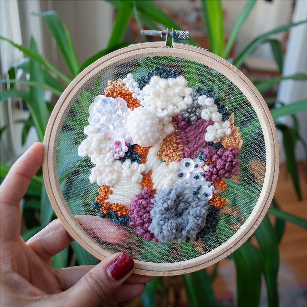 Amy_LouiseBaker's tweet image. This was one of my first abstract embroideries I did some years ago! After a long break have started doing some more.

#3dbeading #fiberartist⁣ #embroideryhoop #handembroidery #abstractembroidery #contemporaryembroidery #handstitched
