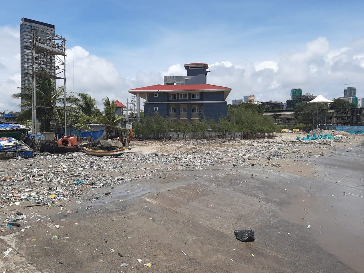 mid_day's tweet image. #InPhotos | #MiddayNews 

Plastic garbage were spread over Mahim beach after high tide in sea at Mahim, Mumbai 

Via: @satejss 

#PlasticGarbage #Mahim #Beach #Environment