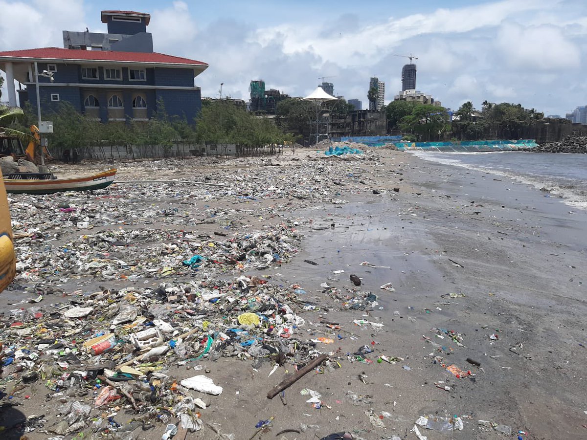 mid_day's tweet image. #InPhotos | #MiddayNews 

Plastic garbage were spread over Mahim beach after high tide in sea at Mahim, Mumbai 

Via: @satejss 

#PlasticGarbage #Mahim #Beach #Environment