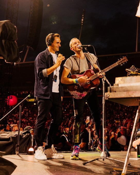 Roger Federer subió al escenario de Coldplay en Suiza. Foto: Twitter @rogerfederer