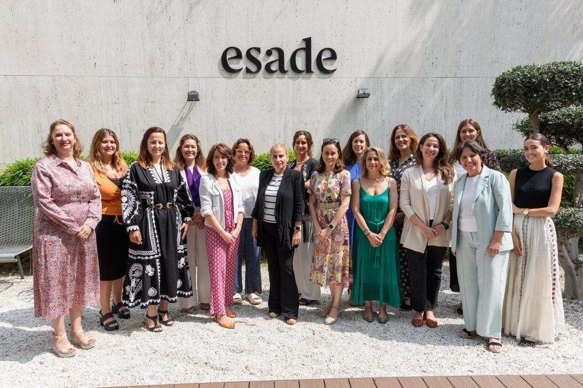 EsadeExecEd's tweet photo. Damos la bienvenida promoción de participantes de @ProgresaMujer, el programa de la @CEOE_ES  y #EsadeExecEd como partner académico, en el que cada día más mujeres se suman al reto de alcanzar puestos de mayor responsabilidad en las empresas. ¡Mucha suerte a todas!🚀  
👉https://t.co/bQggFCysGd