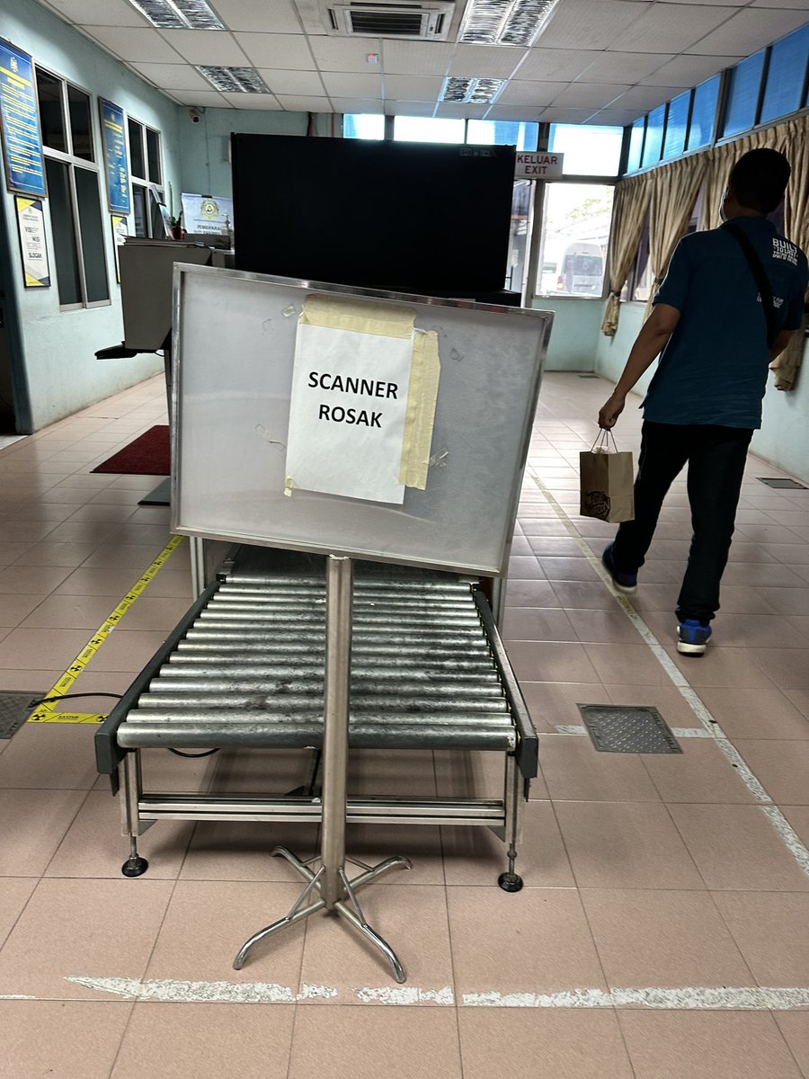 YAB DS <a href="/anwaribrahim/">Anwar Ibrahim</a> , scanner Padang Besar Perlis pun rosak. Tolong Tengok semua sempadan <a href="/KastamMalaysia/">Kastam Malaysia</a> . Tq