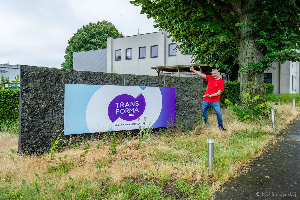Un gigantesque merci à <a href="/transformabxl/">transforma bxl</a> qui a permis à #podbxl d’avoir lieu dans un endroit unique en Belgique, un espace coworking complètement aligné avec nos valeurs et nos focus sur l’#inclusion et l’#environnement! 

Photo: @NylBaczynskyj