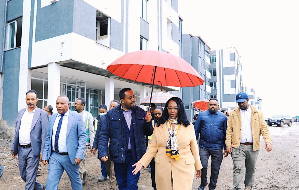 AdanechAbiebie's tweet photo. በአዲስ አበባ፣ አቃቂ  ቃሊቲ ክፍለከተማ ማስገንባት ከጀመርናቸው 5000 የኪራይ ቤቶች ውስጥ 400 ያህሉ እየተጠናቀቁ ነው።
ቀሪዎቹ በሚቀጥለው በጀት ዓመት ይጠናቀቃሉ። የቤት አቅርቦትን ለማሻሻል የጀመርነውን ዘርፈ ብዙ ጥረት አጠናክረን እንቀጥላለን።
ፈጣሪ ኢትዮጵያንና ህዝቦቿን ይባርክ !