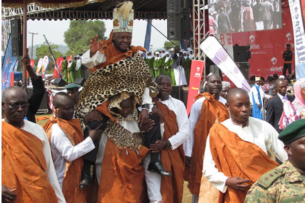 ElyonStrat's tweet photo. 26 years after the abolishment of Kingdoms in Uganda, Prince Ronald Mutebi was crowned the 36th Kabaka of the great Buganda Kingdom on 31st July, 1993.

It's now clocking to 30 years of #KabakaMutebiII on the throne.

#Emyaka30KuNamulondo
#Kabakawange

#BeInformed #BeeraMumanyi https://t.co/n3SAI5AgZt