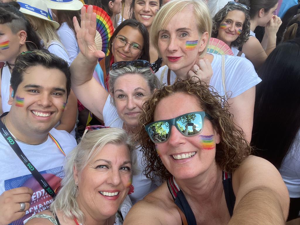 HPECDS_ES's tweet photo. Celebrando el #orgullo. Por primera vez nos sumamos a la Manifestación del Orgullo de Madrid. 🌈 ¡Este año por la igualdad de derechos para todas las familias. 🙌

¡Mira lo bien que lo pasamos! 😊

#Pride2023 #HPECDS #HPE #CDSproud https://t.co/YXDQIUYZTF