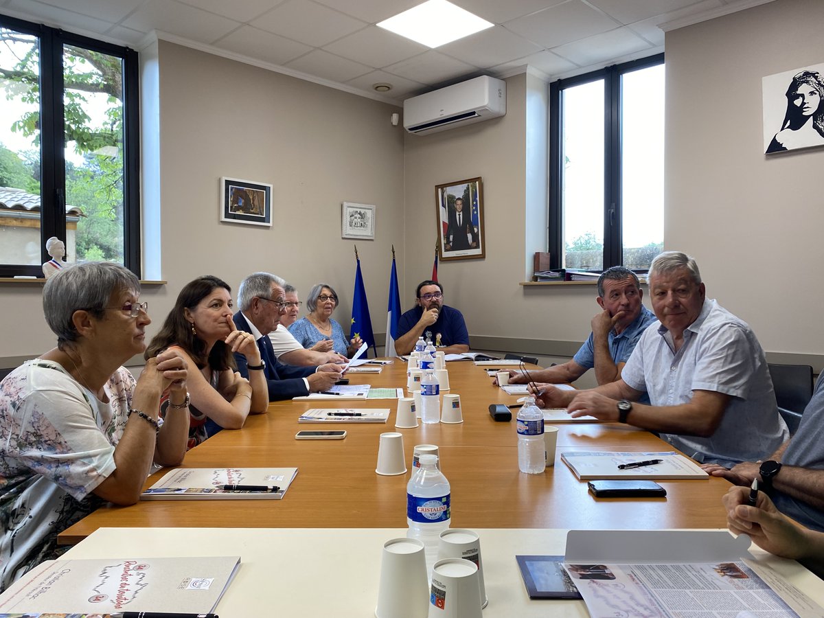bilhacsenat's tweet photo. Rencontre du territoire à Fouzilhon avec les #maires et élus de #Gabian, #Margon, #Roquessels, #Vailhan, #Magalas, Lydie Couderc, Maire de Fouzilhon et #SéverineSaur, Conseillère départementale du Canton de Murviel-lès-Béziers https://t.co/6QEFA2x8DF