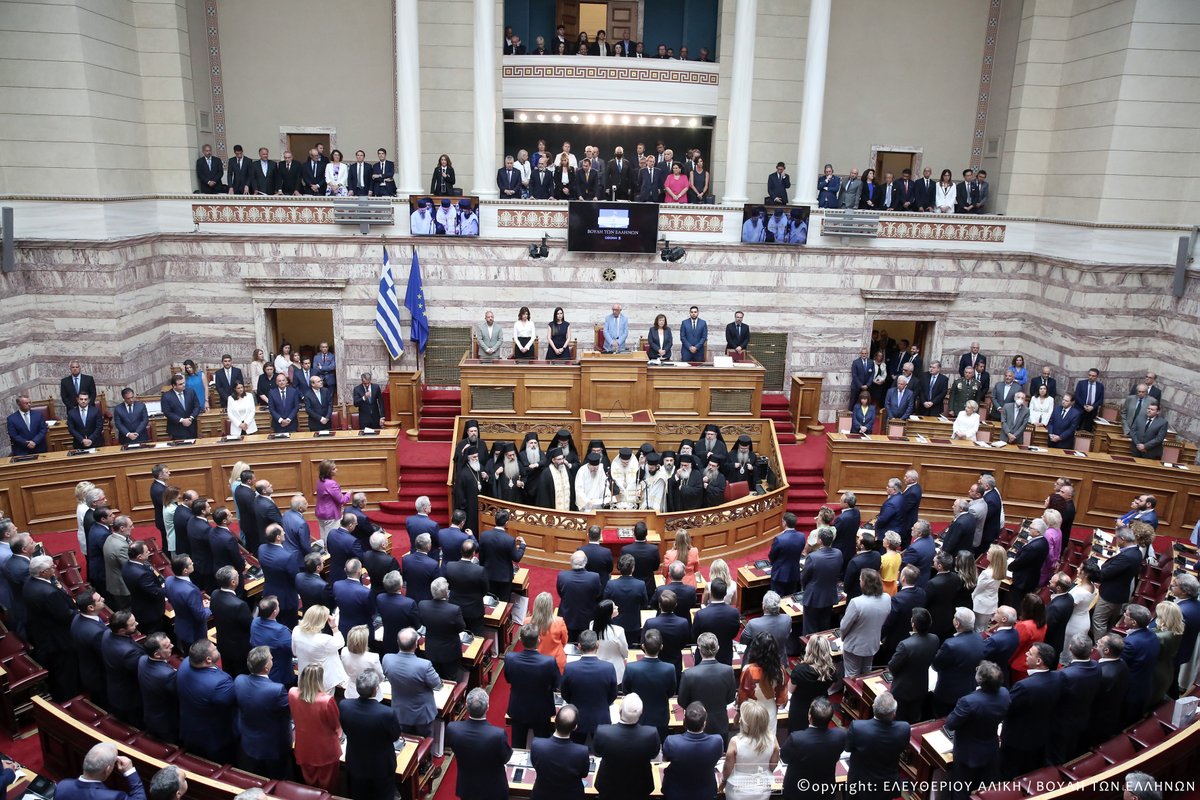 Parliament_GR's tweet photo. Ορκωμοσία των Βουλευτών που εκλέχθηκαν στις εκλογές της 25ης Ιουνίου παρουσία της Προέδρου της Δημοκρατίας, κυρίας Κατερίνας Σακελλαροπούλου, του Πρωθυπουργού, κ. Κυριάκου Μητσοτάκη, και των Υπουργών της νέας Κυβέρνησης https://t.co/PZDEWOsnpD https://t.co/nkbXx4pt6a
