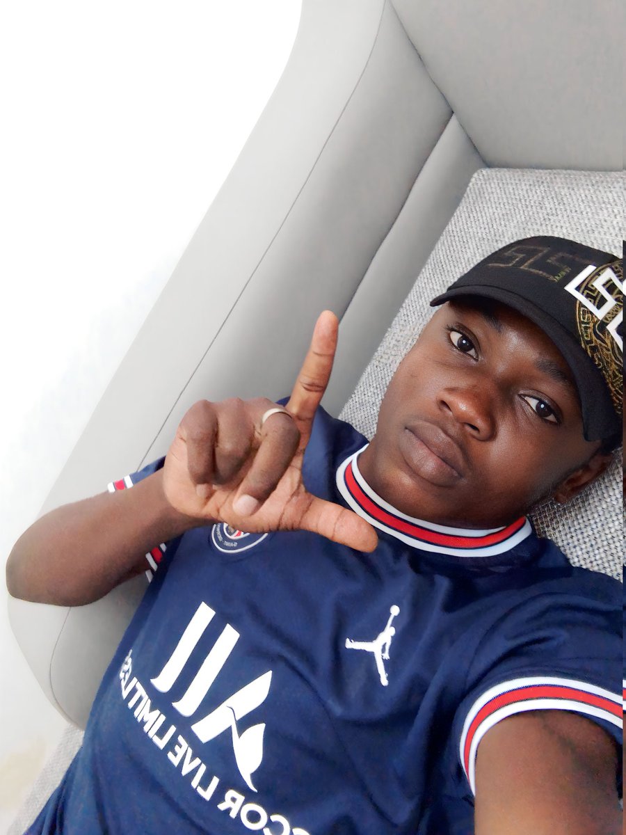 itsalpharaphael's tweet photo. Loser va craquer et me donner toute sa paie car il n'y a pas d'autre moyen de faire plaisir à un être supérieur et puissant comme moi, tu as trimer tous les jours du mois pour me rendre cet dû, sois fière et rend moi le fruit de tout ce travail acharné.

Tu restes tjrs un loser. https://t.co/eGolkVFIpJ