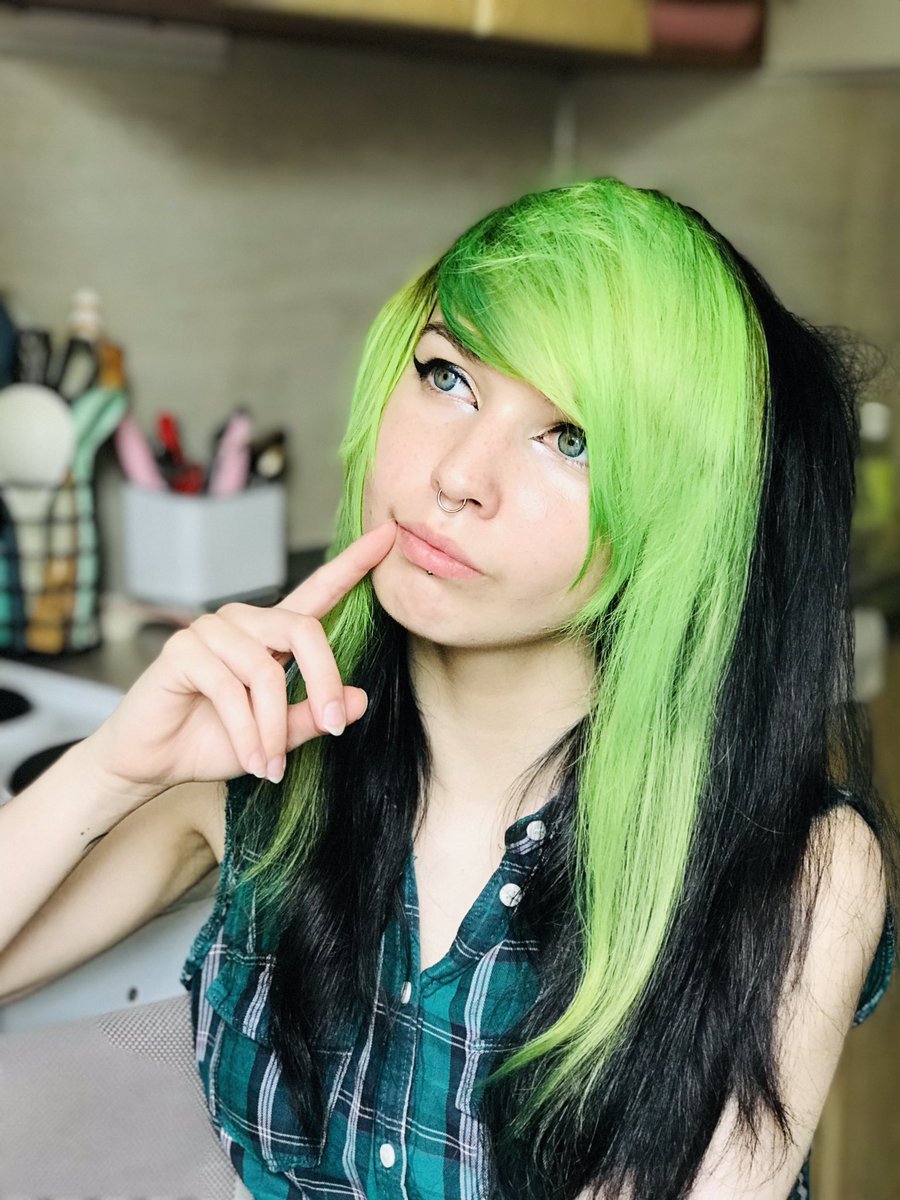 RaimandRay's tweet photo. My new color hair #greehair #blackhair #emo #emogirl #emoscene #emogirls #emoscenequeen #scenefirl #rawr #rawring #alternative #emorussia https://t.co/YTqbA9oQCk