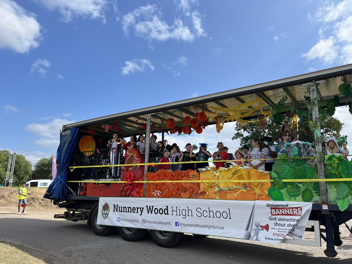 🥳🥳Carnival  🥳🥳
On Saturday we provided a vehicle for
@NunneryWoodHS
for this years Worcester Carnival. As ever our drivers love getting involved in the fun and the float won a prize 🥳🥳Well done to all involved 🥳