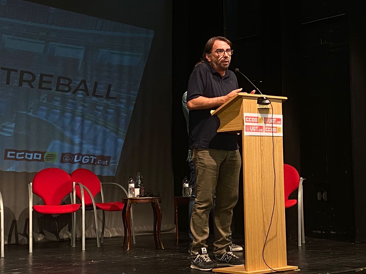 ugtcatalunya's tweet photo. 🔴Tanquem l’acte amb les intervencions dels secretaris generals de la UGT i CCOO de Catalunya ✊🏼

@camilros🗣️: “No hi ha lloc on governi l’extrema dreta i on es visqui millor. El diàleg és l’eina de solució pels conflictes i des dels sindicats, lluitem cada dia per situar-lo.”👇 https://t.co/KpV53xwVv1