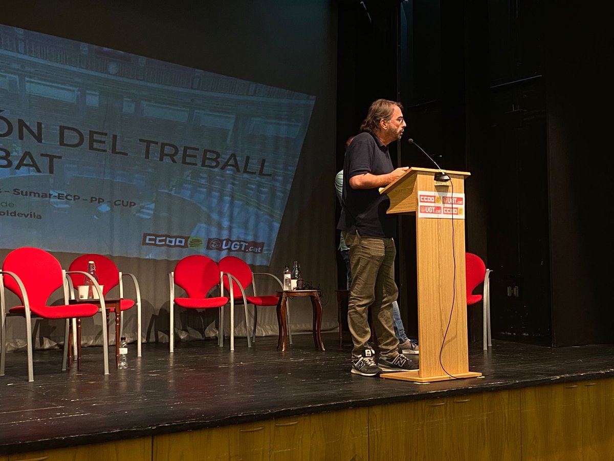 ugtcatalunya's tweet photo. 🔴Tanquem l’acte amb les intervencions dels secretaris generals de la UGT i CCOO de Catalunya ✊🏼

@camilros🗣️: “No hi ha lloc on governi l’extrema dreta i on es visqui millor. El diàleg és l’eina de solució pels conflictes i des dels sindicats, lluitem cada dia per situar-lo.”👇 https://t.co/KpV53xwVv1
