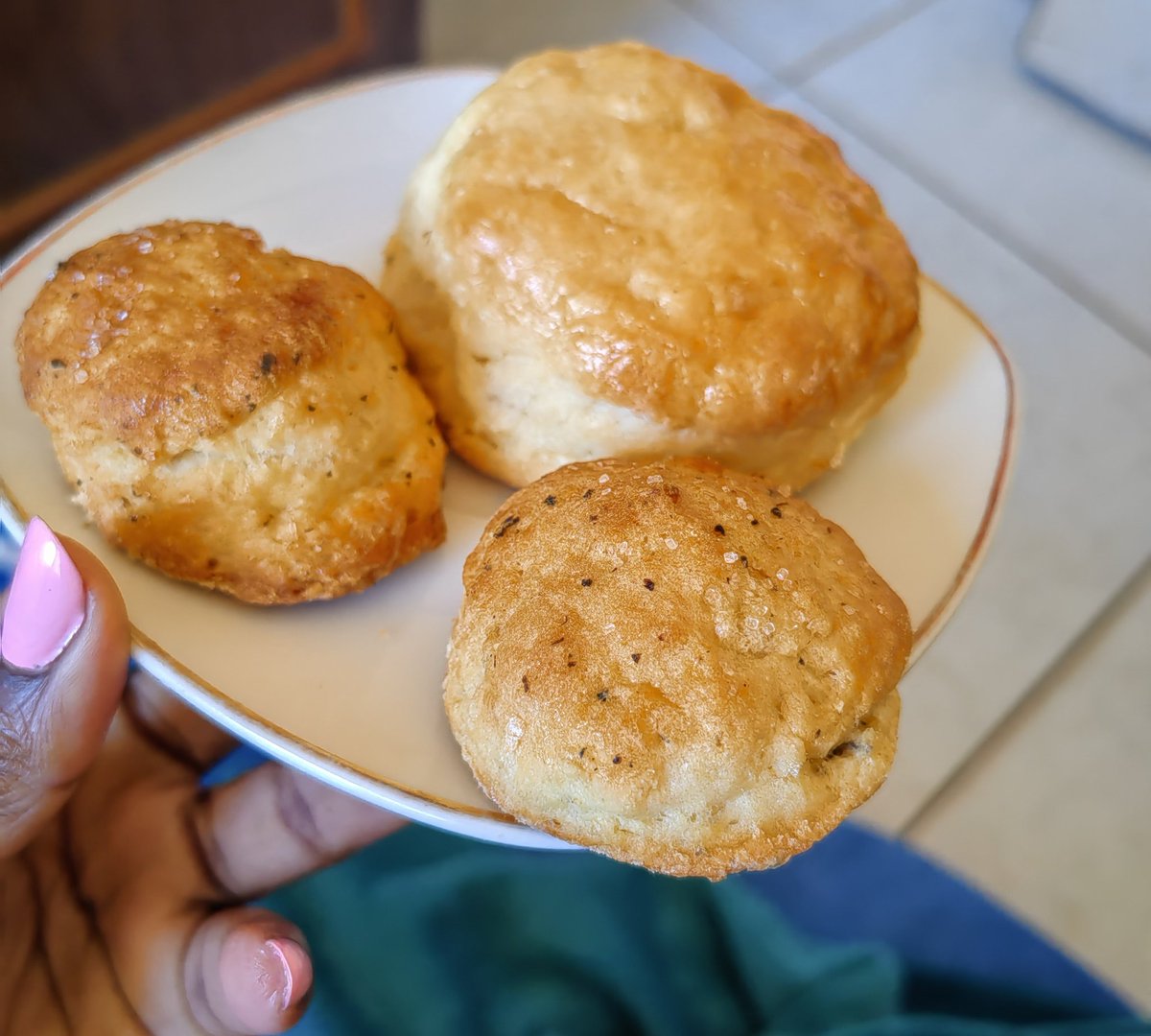 TheeHagOHags's tweet photo. Can you guess which ones went in the oven just as load shedding hit😂
#EishkomfoodFails #AD https://t.co/v1RTTYDmaZ