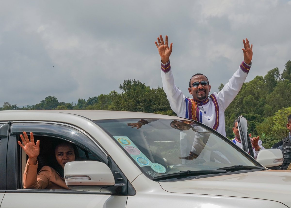 AbiyAhmedAli's tweet photo. የዕለት ከዕለት ጥረት በተገቢው መንገድ ካልተደረገ ዘላቂ ሰላምን ማስፈን አይቻልም። እንደ አረንጓዴ ዐሻራችን ካሉ የልማት ሥራዎች ጎን ለጎን የጋራ ሰላማችንን ለማጎልበት የበለጠ ተባብረን መሥራት ይኖርብናል።

Peace without due investments and efforts cannot be sustained. Along side our development initiatives like Green Legacy, it is paramount we work in unison in cultivating our collective peace.