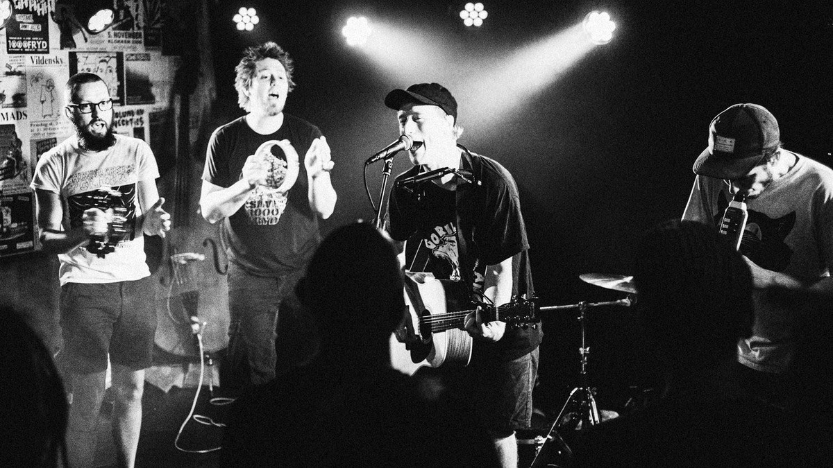 Nordjylland! This weekend we'll be rocking our home turf! 🚀
No more shows booked for now. So this is your chance to sing along! 🖤

07/07 - Waar Party (Vår): facebook.com/events/2452449…
08/07 - Saxo Festival (1000Fryd): facebook.com/events/1811253…

So many great bands on the bill. ✊