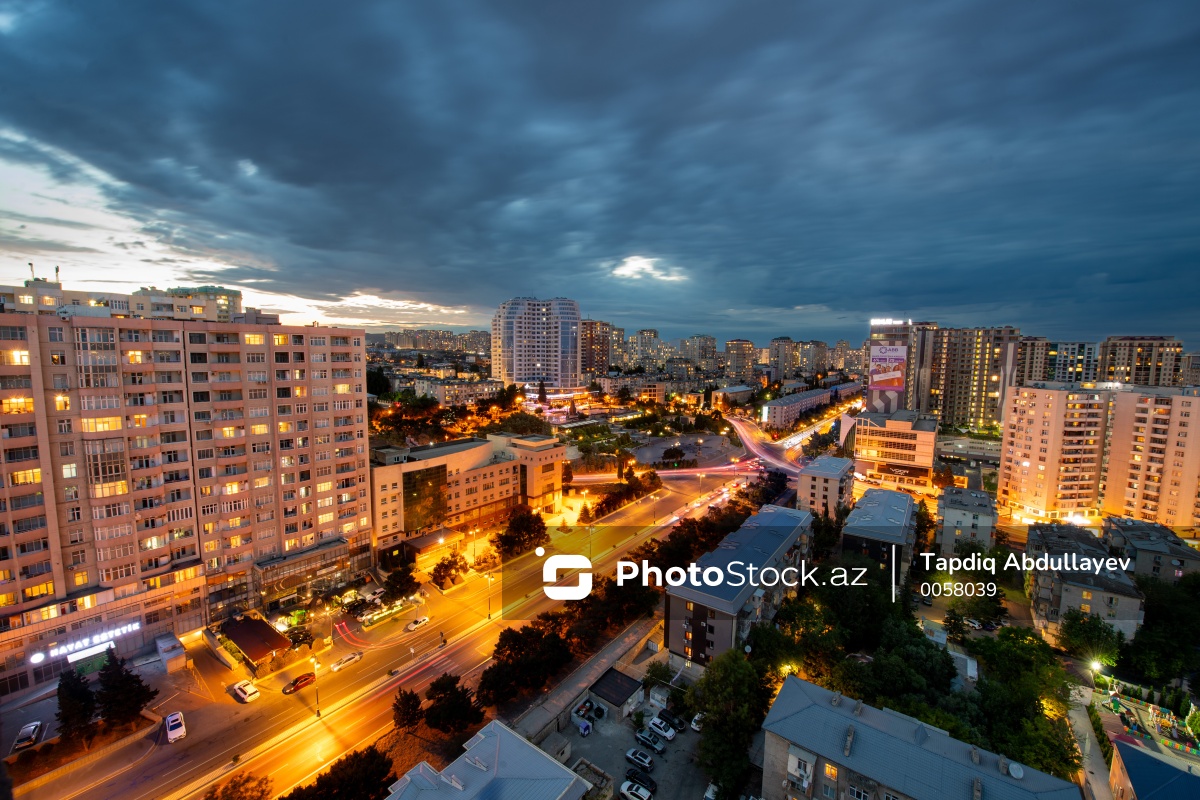 PhotoStockaz's tweet photo. Bakının hündürmərtəbəli binalarının gecə görüntüsü ✨
📷 Ətraflı: https://t.co/BXpmd5HulO
#bakı #gecə #bina #hündürmətəbəli #gecəgörüntüsü #şəhər #işıq #qaranlıq #səma #bulud #çoxmərtəbəlibinalar #çoxmərtəbəli #yüksək #mənzərə #yaşayışbinası #ərazi #magistralyol #mərkəz #park https://t.co/fc0dWQUWhS