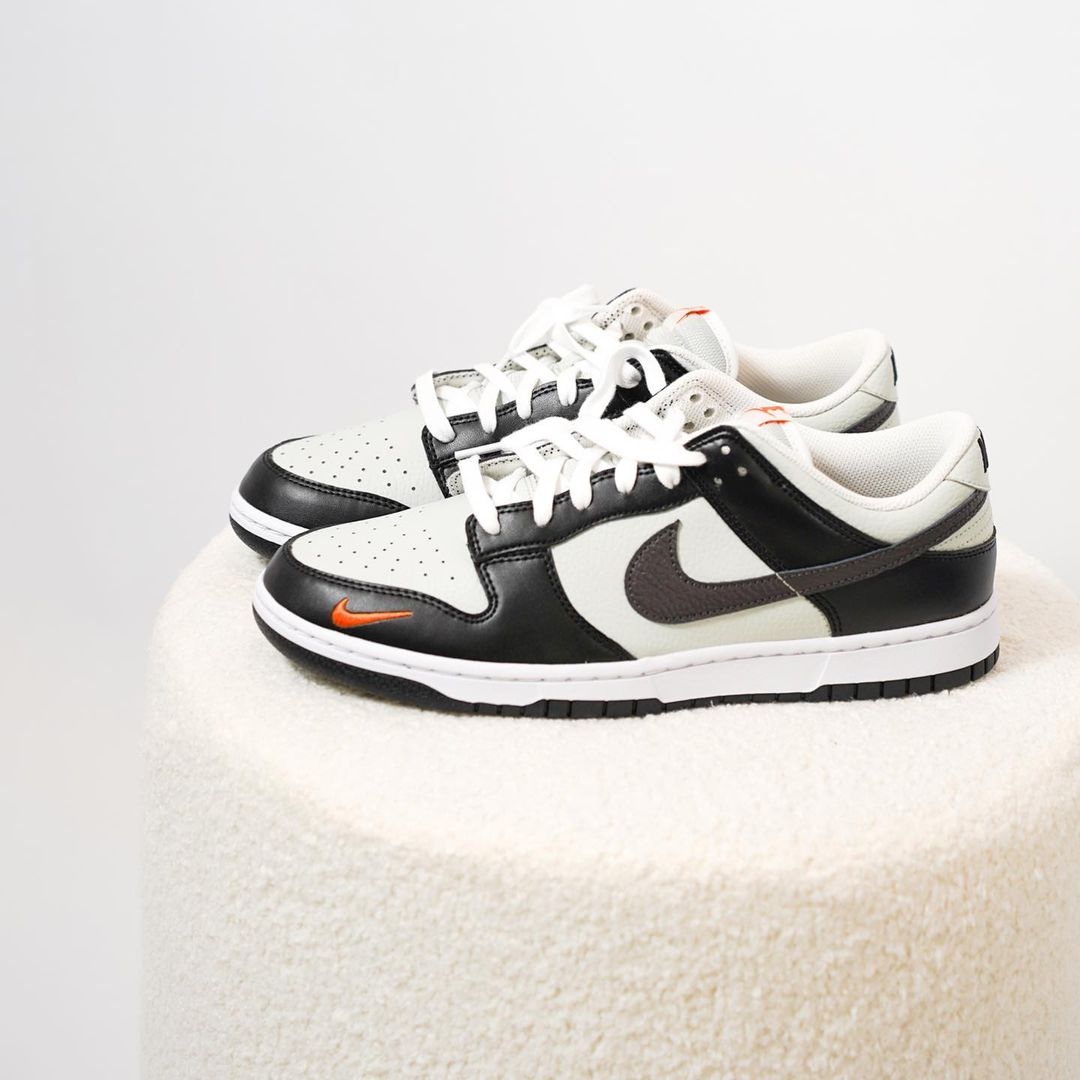 thedropdate's tweet photo. Rate these?? Grey, Black & Orange Mini Swoosh... dropping tomorrow!
Hit the link for release info ⛓ https://t.co/kiH9h7Tf38
Imagery via @au.sell
#thedropdate #nike #nikedunklow #dunklow #miniswoosh https://t.co/PjFVFxatPG