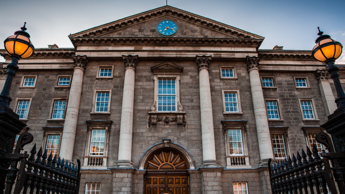 tcdglobal's tweet photo. Crossing through Trinity's iconic Front Arch, you follow in the footsteps of over four centuries of alumni who have shaped and are continuing to shape the history of Ireland and the wider world.
 Find out more here: https://t.co/WOiVOwGLxA 
 #ThinkTrinity  @tcddublin @tcdalumni https://t.co/y08muh61zx