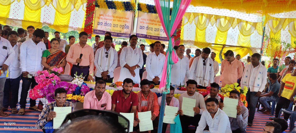 Tah_Chitrakonda's tweet photo. @CMO_Odisha @MoSarkar5T @rdmodisha @dm_malkangiri Distribution of 1244 FRA, Partition, Conversion &amp; Mutation RoRs on 03.07.2023  by Honble MP Nabrangpur, MLA  Chitrakonda &amp; other PRI Members at Surlukonda, covering 6 GPs of Balimela &amp; Kamwada RI Circle. https://t.co/iMufjJncXV