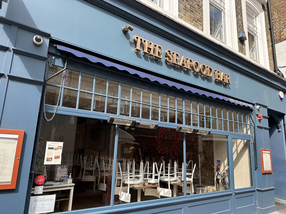 KFELtd's tweet image. Something a little different today as we put a #Qook suite into The Seafood Bar, a well-established #london restaurant.

The sleek suite comprises a sink as well as two chrome plated grills, giving extra #power and allowing for #cooking at lower temperatures. 

#kitchensuite #kfe