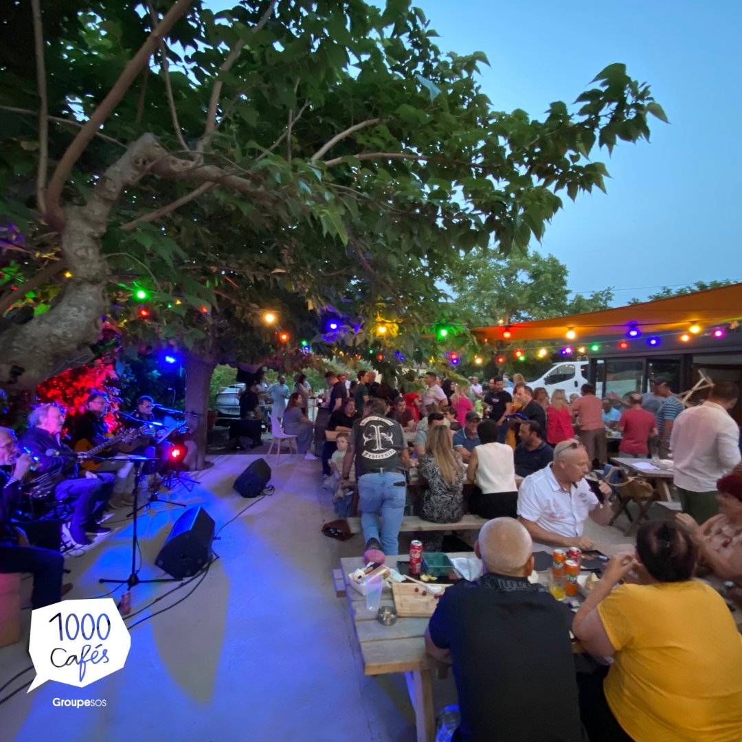 Le 28/06, le village de Villedubert (#Aude) a retrouvé son café-restaurant et les services de proximité qu'il propose : une épicerie et un dépôt de pain. Un lieu de convivialité qui revit grâce au travail de son nouveau gérant, Franck, de 1000 cafés et de la mairie #ruralité
