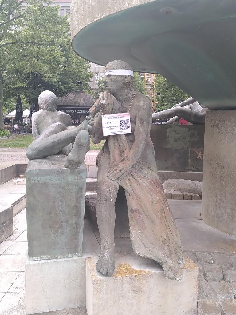 The Lebensalter statues at Wittenbergplatz sure seem to have a message for those who pass by them.