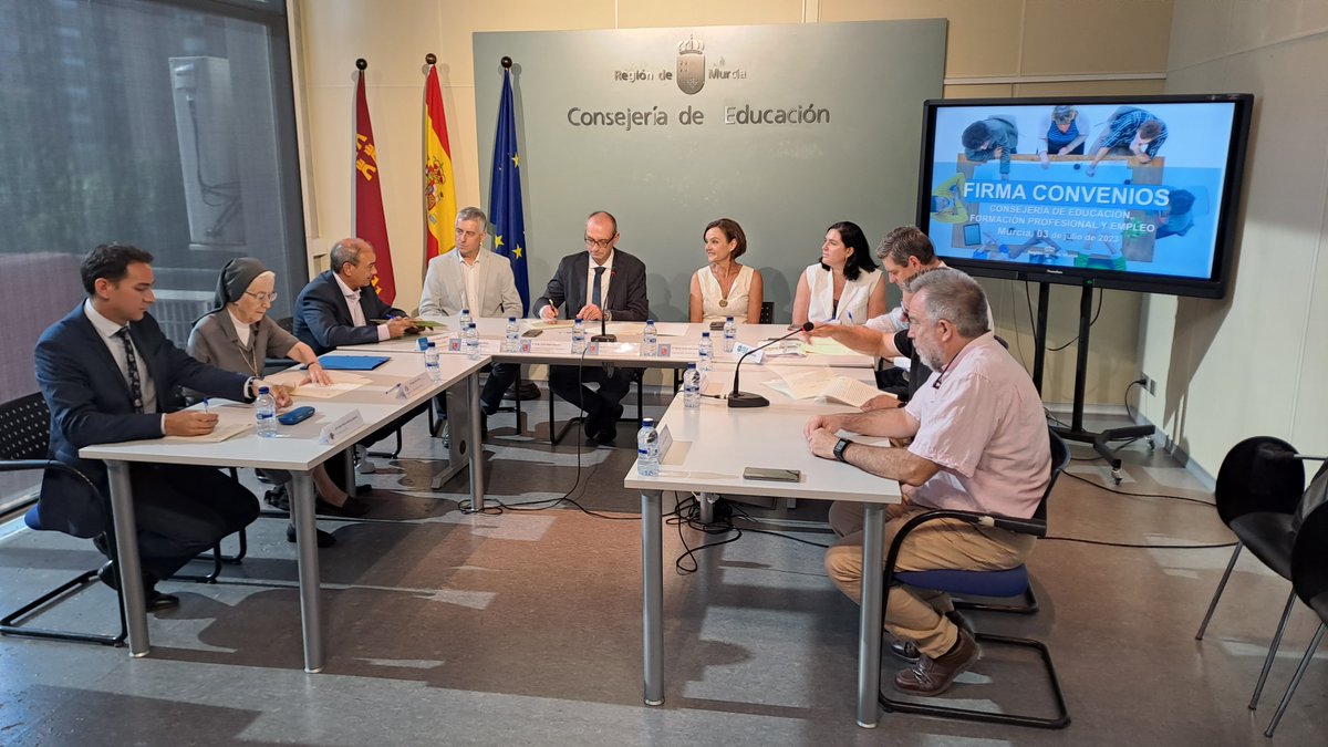 📝Renovación de los convenios que regulan el funcionamiento de la enseñanza concertada en la #RegióndeMurcia. 

Contemplan las condiciones para mantener el empleo del personal docente de los centros concertados, entre otras medidas. 

#educación 

🔗⬇️
carm.es/web/pagina?IDC…