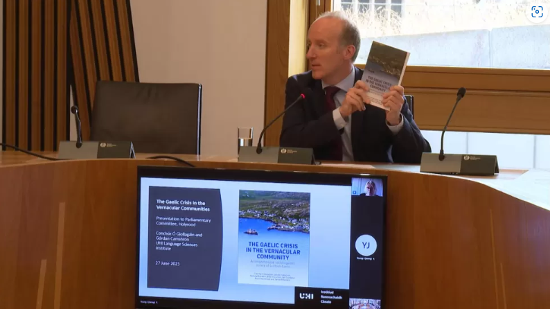 ConchurOG's tweet photo. To mark the 3rd anniversary of the #GaelicCrisis book, a thread on main points to @ScotParl hearing on #Gaelic communities organised by @michaeljmarra 27/6/23. Sustaining the remaining Gaelic communities requires an urgent, radical transformation of Gaelic public affairs. 1/6 https://t.co/4Lv3eDyKT9
