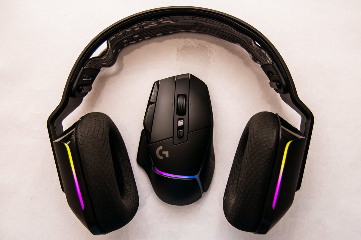 HenricoMorton10's tweet photo. 🔵Lightspeed
🔵Lightsync
🔵@LogitechG 

Starting the week off with my G733's and G502 X PLUS

What are your go-to everyday favorite peripherals? 
Comment down below!

I am partnered with @LogitechG 

#ad #logipartner #G733 #g502XPLUS #logitechg https://t.co/tTefWI4c4q
