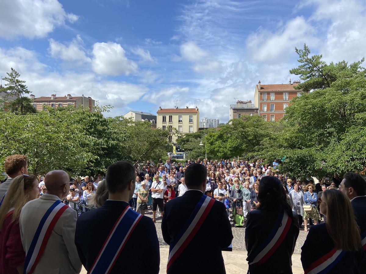 luccarvounas's tweet photo. « Sans services publics, il n’y a plus de sens commun dans notre #République ». Je remercie les très nombreux Alfortvillais.e.s venus répondre à notre appel des maires pour un rassemblement pour le « retour à la paix civile ». @Alfortville_94 @l_amf https://t.co/hq2rPOYLMJ