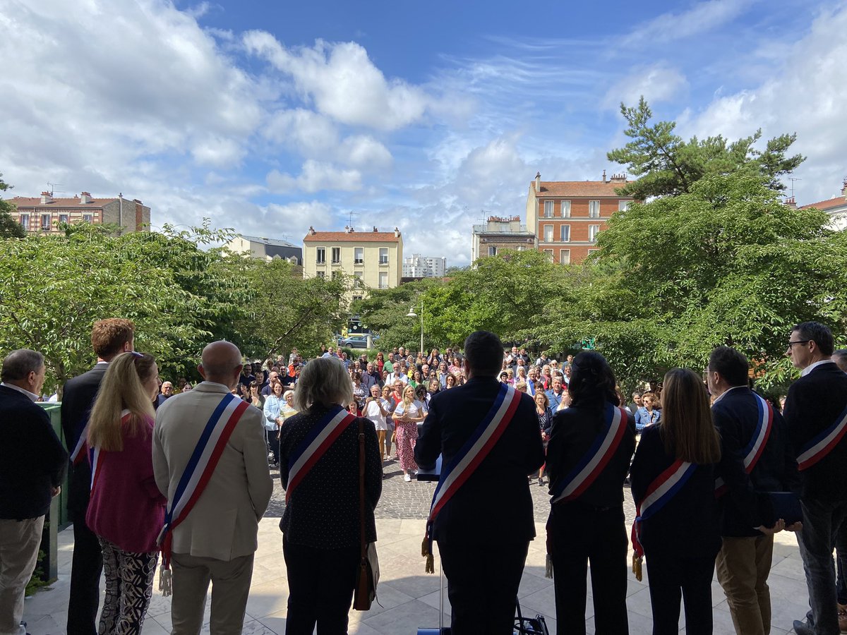 luccarvounas's tweet photo. « Sans services publics, il n’y a plus de sens commun dans notre #République ». Je remercie les très nombreux Alfortvillais.e.s venus répondre à notre appel des maires pour un rassemblement pour le « retour à la paix civile ». @Alfortville_94 @l_amf https://t.co/hq2rPOYLMJ