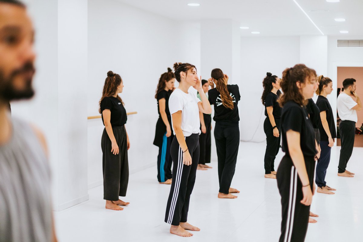 EspacioLasala's tweet photo. Pues ya hemos terminado nuestra formación regular en danza contemporáneaaaaa 2022/2023 🔥👽🔥👽.

🤿 Esta semana comenzamos los entrenamientos veraniegos con clases de danza contemporánea todos los días. Si quieres meneo, vente.

Fotos siempre cerca @legazsergio https://t.co/WfCsRC6ps6