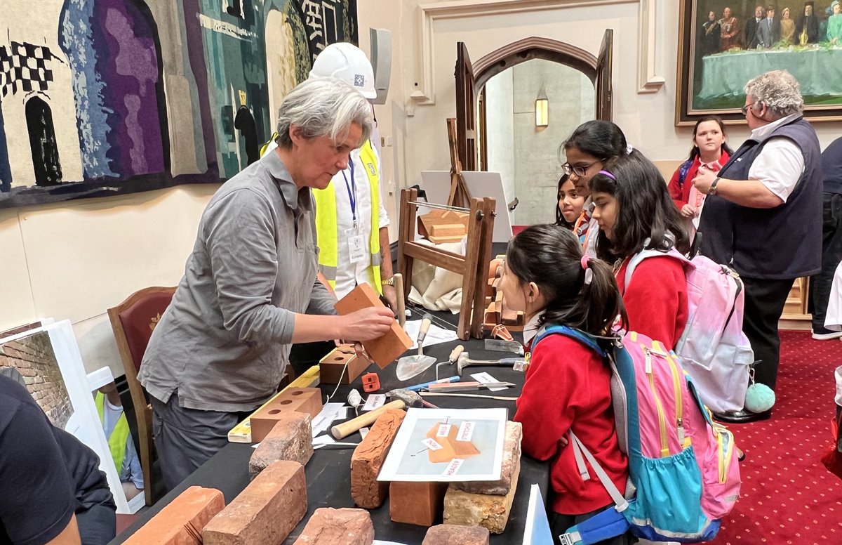 Year 5 & 6 children from @CCJacademy have enjoyed working with the @CoMasons & @Ts_and_Bs at today’s @LiveryLSL Showcase event. They have loved discovering some different types of careers at the @cityoflondon #LondonCareersFestival at Guildhall.