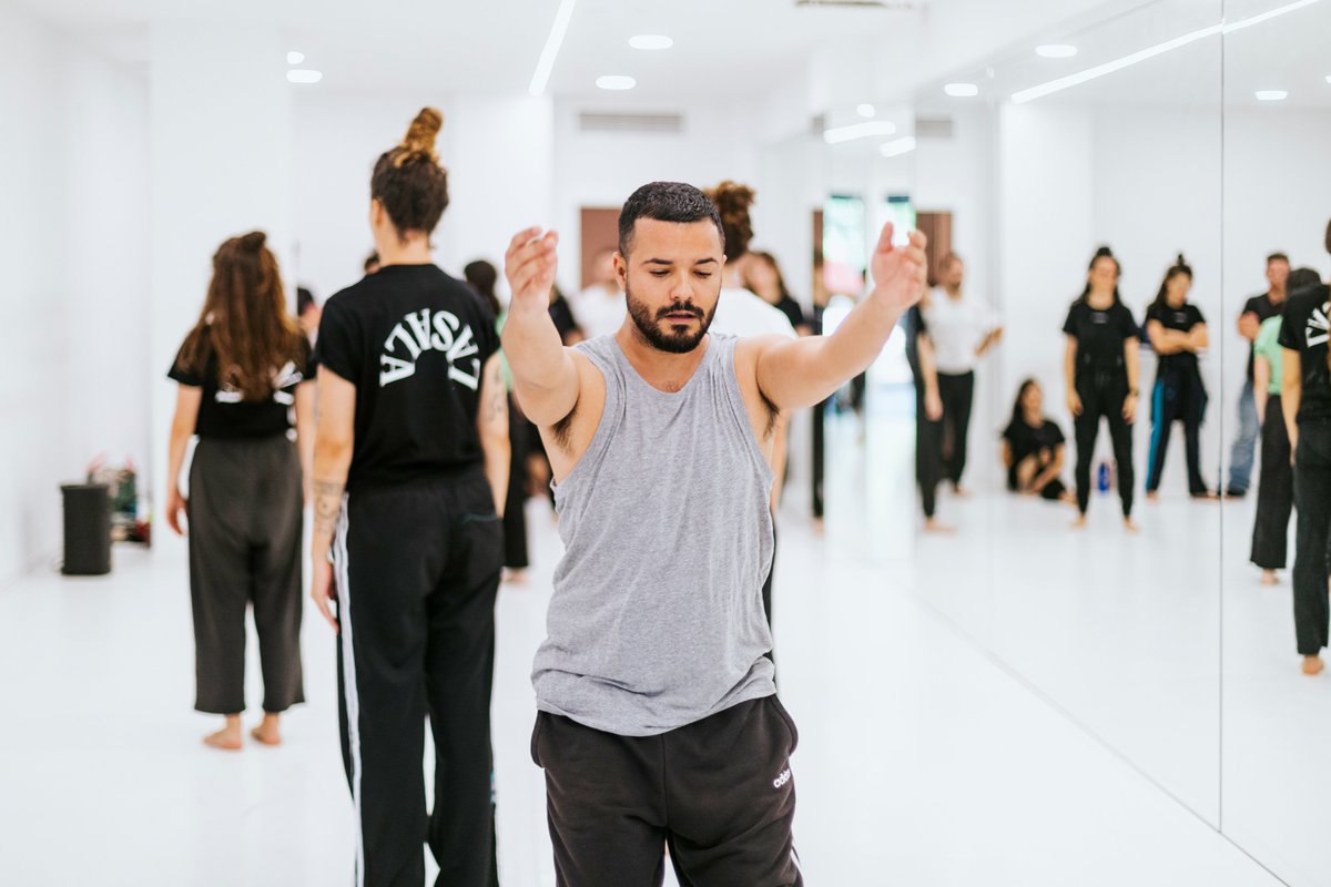 Pues ya hemos terminado nuestra formación regular en danza contemporáneaaaaa 2022/2023 🔥👽🔥👽.

🤿 Esta semana comenzamos los entrenamientos veraniegos con clases de danza contemporánea todos los días. Si quieres meneo, vente.

Fotos siempre cerca @legazsergio