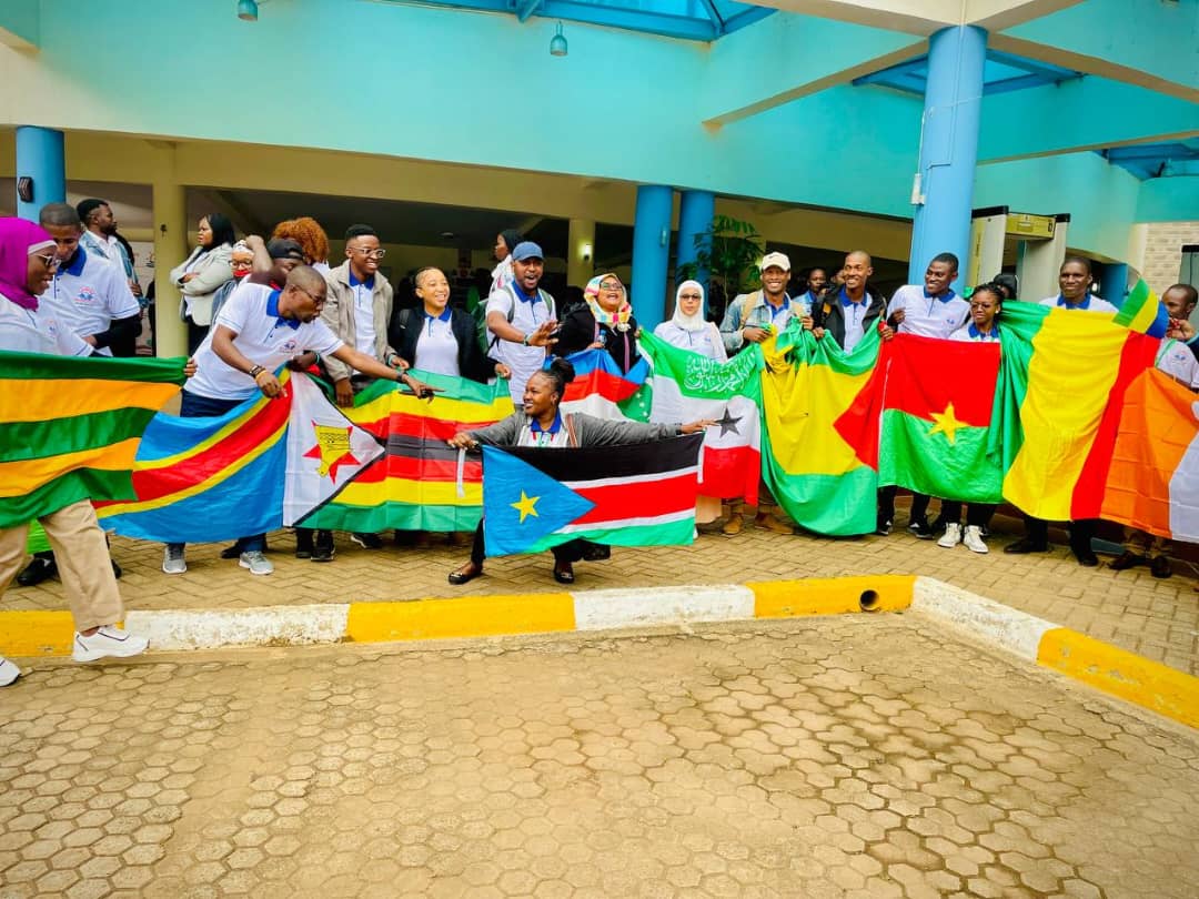 Summer_School1's tweet photo. "Unlocking the potential of Africa's youth for climate justice is at the heart of the Nairobi Summer School on Climate Justice! Our ongoing high-level Symposium is here to inspire, educate, and provide practical tools for change.
#NSSCJ3
#climatejusticeschool https://t.co/g2wXm2n8SN