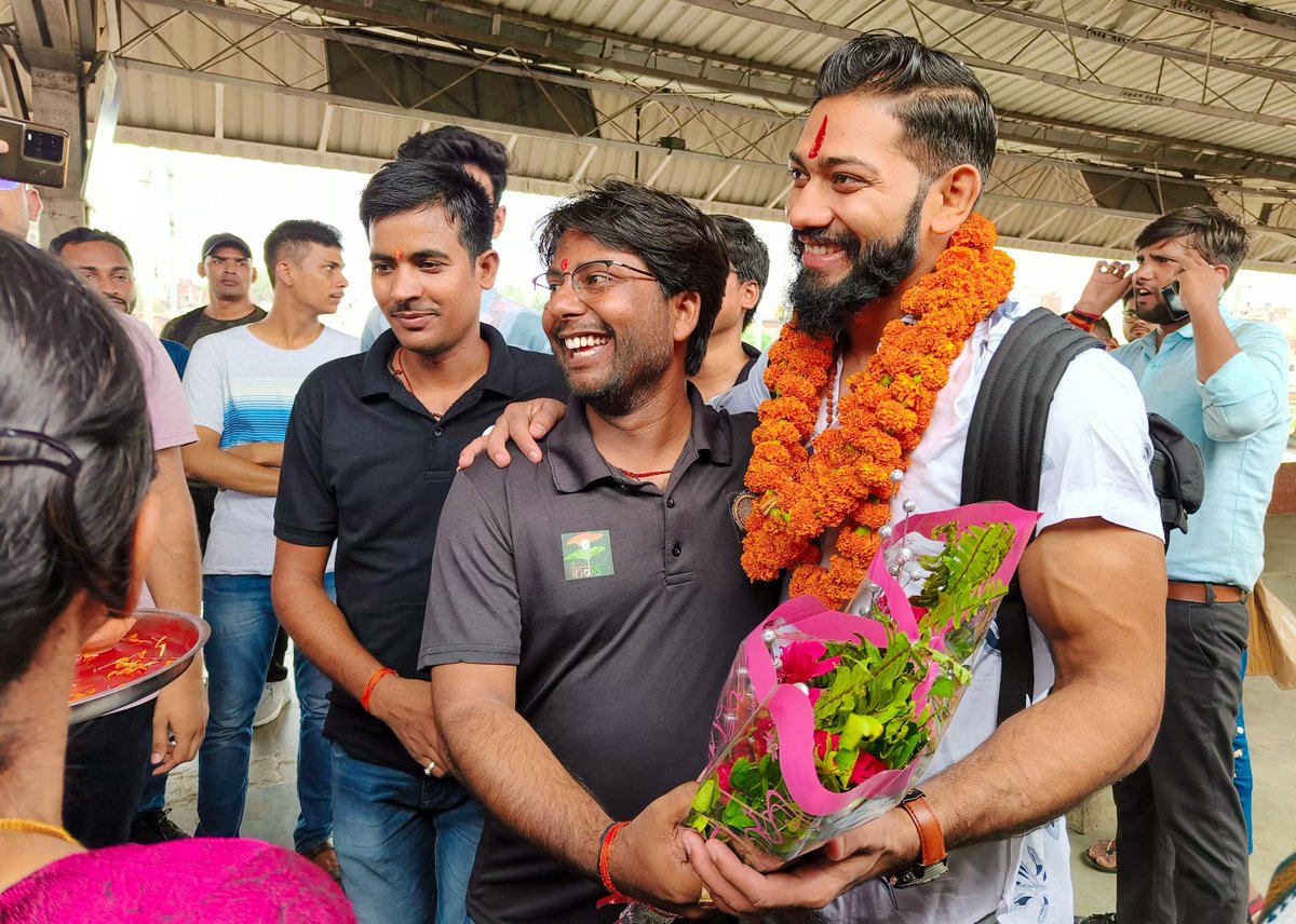teamsabal's tweet photo. सासाराम के लाल एम एम ए फाइटर @Shyamanandmma के भव्य स्वागत की कुछ झलकियां
दिल्ली में एम एफ एन 12 सीजन में यह मिस्त्र के मिडो मोहम्मद को मात्र सवा मिनट में ही मात दे दिए।
.
#mma #teamsabal #mmafighter  #unstoppable  #fighterspirit #Sasaram #supportshyamanand  #fighter  #BiharPride https://t.co/ul0Zlt88jr