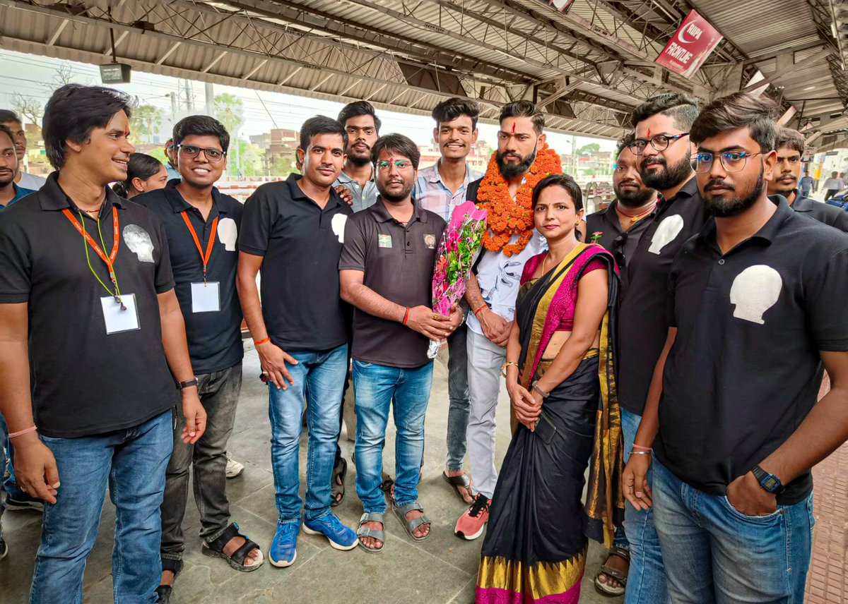 teamsabal's tweet photo. सासाराम के लाल एम एम ए फाइटर @Shyamanandmma के भव्य स्वागत की कुछ झलकियां
दिल्ली में एम एफ एन 12 सीजन में यह मिस्त्र के मिडो मोहम्मद को मात्र सवा मिनट में ही मात दे दिए।
.
#mma #teamsabal #mmafighter  #unstoppable  #fighterspirit #Sasaram #supportshyamanand  #fighter  #BiharPride https://t.co/ul0Zlt88jr