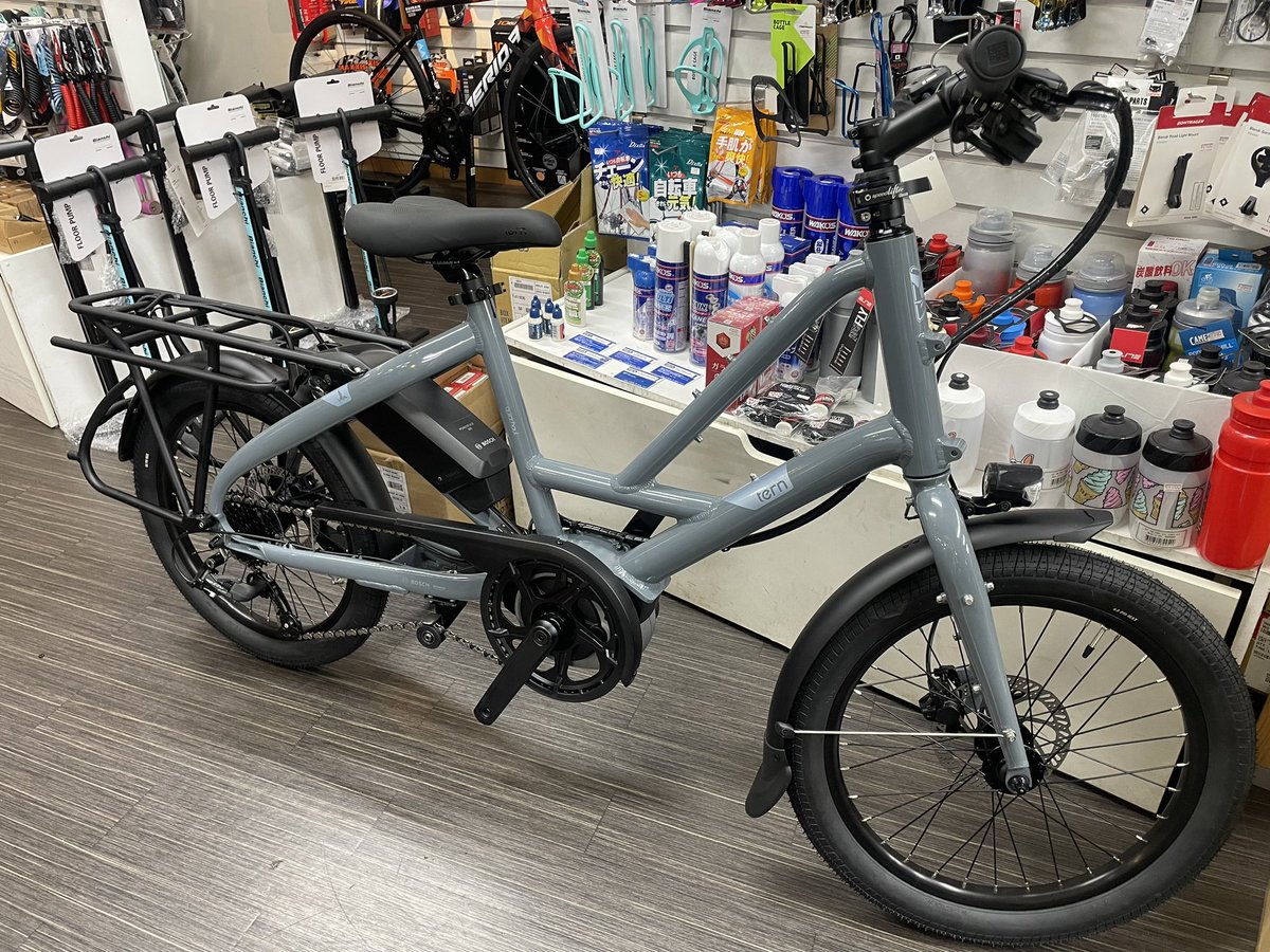 tclab0503's tweet photo. 移転準備のうち事務手続きがとにかく手間がかかる〜！！
この子が入荷してるのに全然紹介できてなかったですよ。
Tern QuickHaul  ¥327,800
HSDをシンプル化してコストダウン。
日本の道路事情ならこの仕様でも十分快適でしょ。
#quickhaul 
#tern https://t.co/2fwdFVT4dW