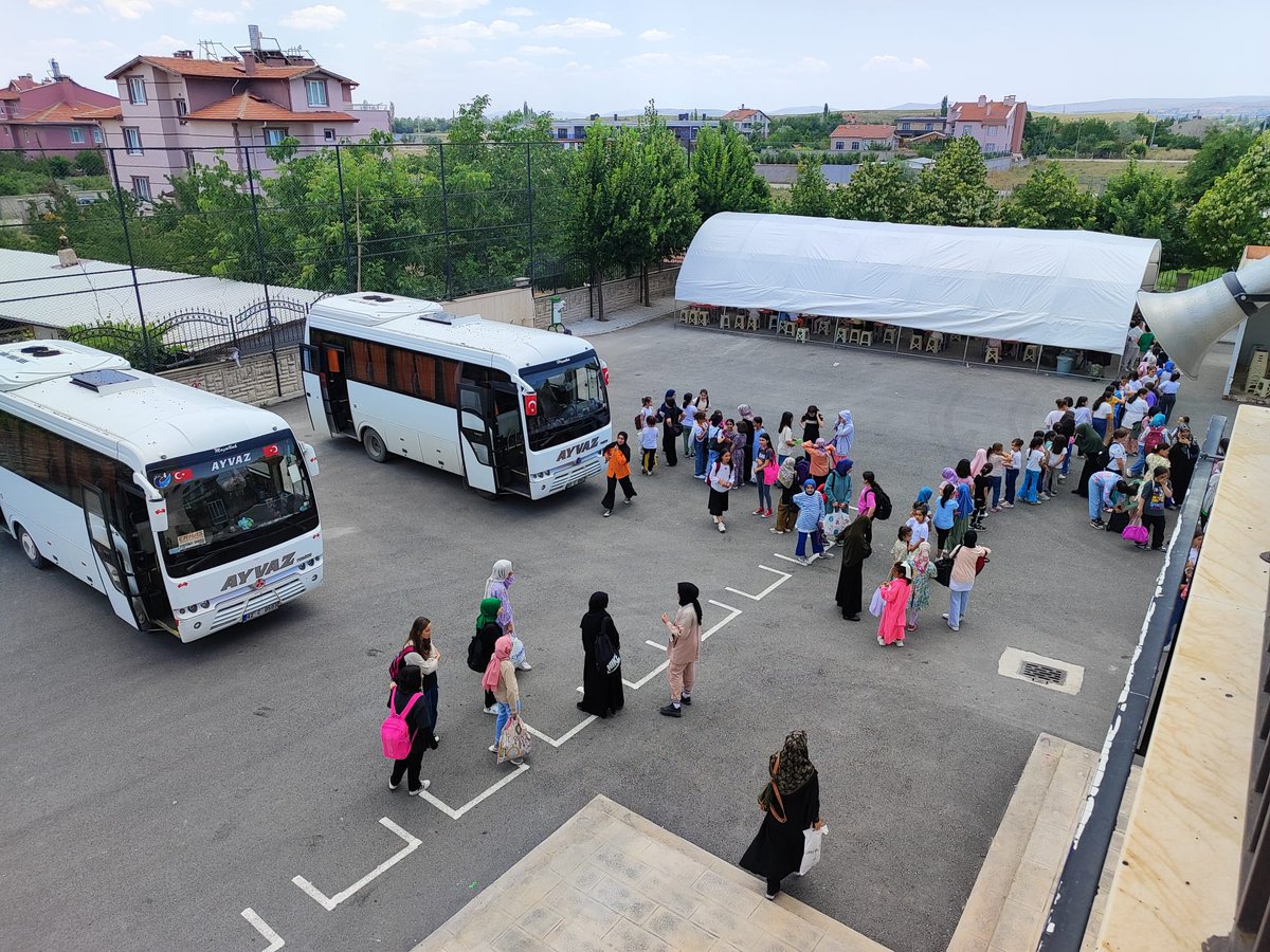 Okulumuzda Konevi-Der ile MEM onaylı yaz Kuran Kursumuz bugün itibariyle açılmıştır. Okçuluk, ata binme, yüzme vb. etkinliklerimizde kurs programımızda vardır. Yemek ikramımızda vardır.  Amacımız dinini imanını bilen vatansever bir gençlik yetiştirmektir. <a href="/micelikilkokulu/">Mehmet İbrahim Çelik İlkokulu</a>