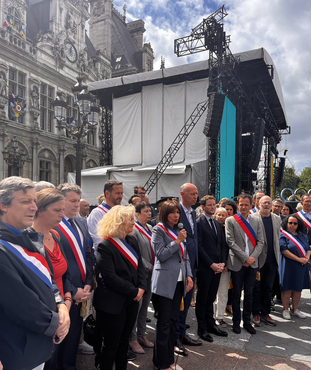A l’appel de <a href="/l_amf/">AMF | Association des maires de France</a> avec <a href="/anne_hidalgo/">Anne Hidalgo</a>, nous  étions rassemblés à 12h devant l’hôtel de ville de <a href="/paris/">Paris</a>. En solidarité avec Vincent Jeanbrun et tous les élus locaux, et pour condamner, à nouveau, sans réserve, les violences.