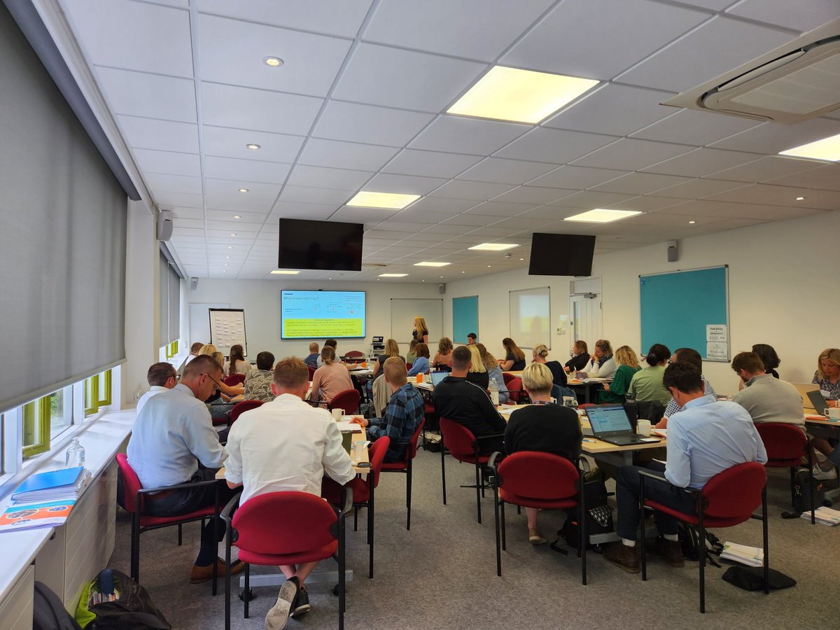 Helen Thorneycroft discussing metacognition with colleagues <a href="/KCCResearchSch/">Devon RSN</a> #pp #disadvantage