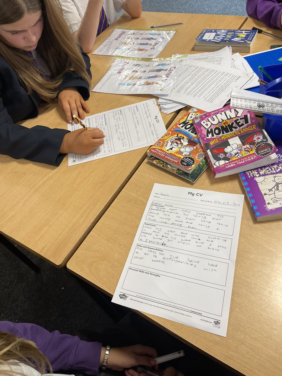 ClassDurham's tweet photo. We are now writing CV’s for our desired jobs and we have discussed how they need to be formal and professional 🐝 @AETAcademies @MeadsteadPA @MeadsteadHoS https://t.co/ZUJMEu9Wow