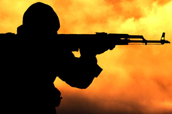 bbstvug's tweet photo. Abajaasi babiri ab’eggye lya UPDF mu bitundu bye Kotido battiddwa bamukwata mmundu oluvannyuma lw’olukungaana lwebabaddemu olw’okutema empenda kungeri y’okuzzaamu emirembe mu bitundu bye Karamoja. Abattiddwa ye Lt Issa Mayende ne Private David Mwanika. Mubulumbaganyi buno ssentebe w’eggombolola ye Longaroe, Moses Lomuria n’omutuuze atategerekese linnya nabo baluguzeemu obulamu. 
Omwogezi w’ekibinja ekyokusatu eky’eggye lya UPDF Maj Moses Amuya akakasizza ettemu lino naategeeza nti omuyiggo ku baakoze kino gutandise. #BBSKATI #BBSGambuuze #BBSAgeesigika