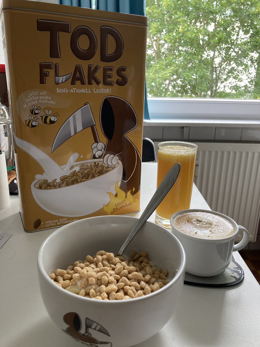 TweakerRay's tweet photo. Ohne meine Todflakes™️ würde ich sterben… ☠️ @joschasauer (Serviervorschlag) 🤣 Leider sind die echten Bienen 🐝 schon alle 🤣 https://t.co/hSwIim53JP