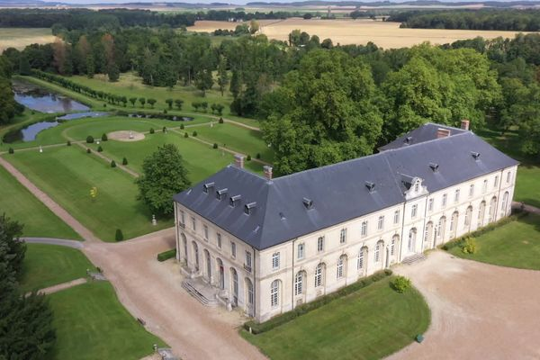 F3Picardie's tweet photo. Monument préféré des Français : le domaine de Chaalis représentera les Hauts-de-France en finale ➡️https://t.co/cLs84WSYMj #patrimoine #monument #oise https://t.co/5uE3sNxNb9