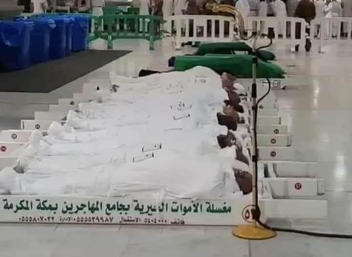 malkhayareen5's tweet photo. 13 حاج لم تغطي وجوههم لأنهم ماتو بأحرامهم فيكفنوا فيه ..
قال رسول الله صلى الله عليه وسلم :
من مات وهو بأحرامة “اغسلوه بماءٍ وسدر
وكفنوه في ثوبين، ولا تحنطوه، ولا تخمروا رأسه
فإنه يبعث يوم القيامة ملبياً”.
اللهم ارزقنا حسن الخاتمة https://t.co/mgEr7vJRC0